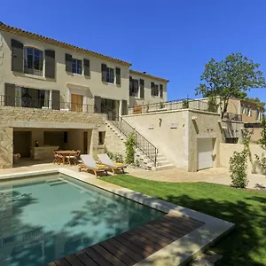 https://les-bastides-du-mas-de-lamarine.fr-provencehotel.com