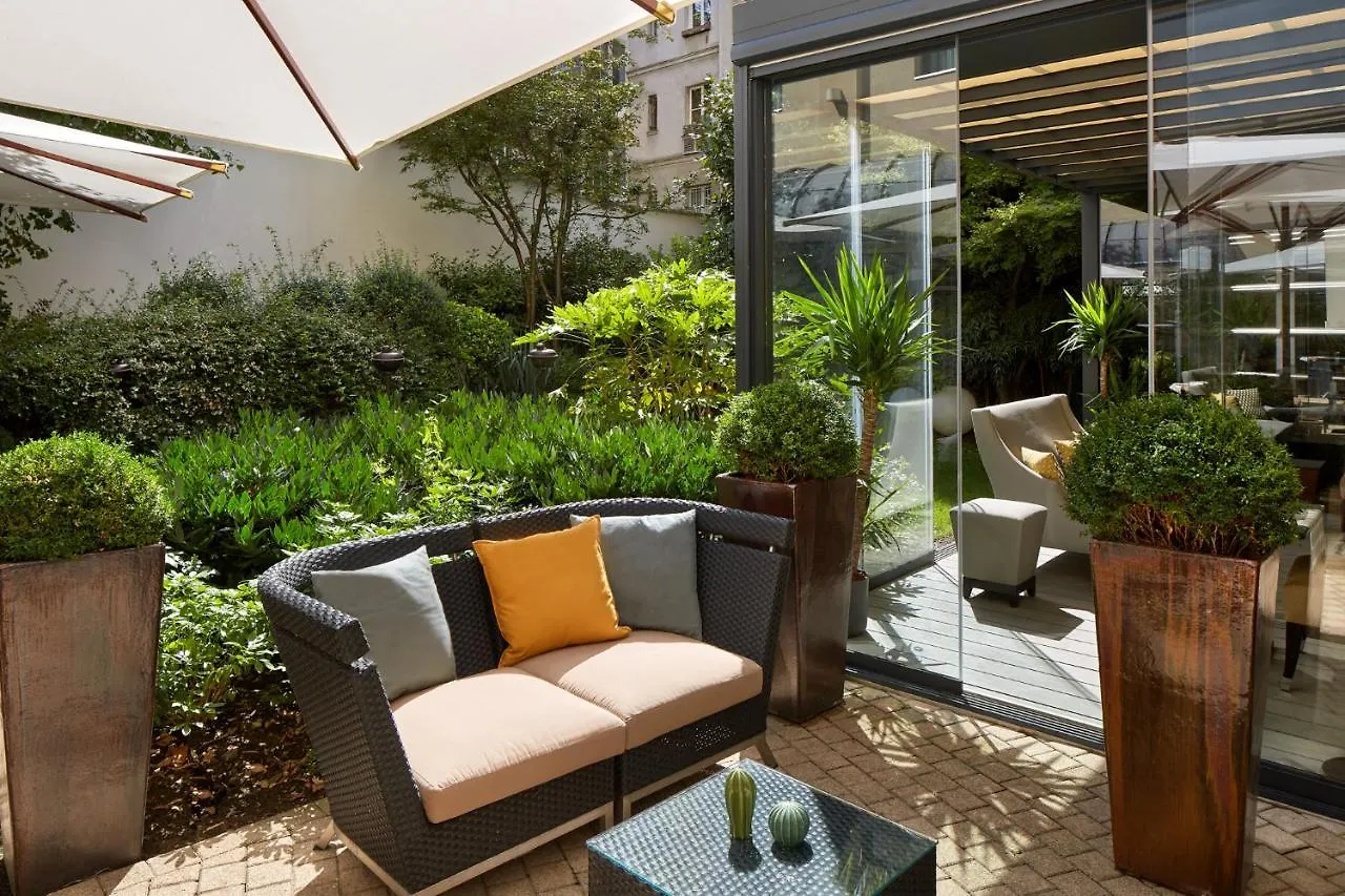Ampere Hotel Paris 4*,