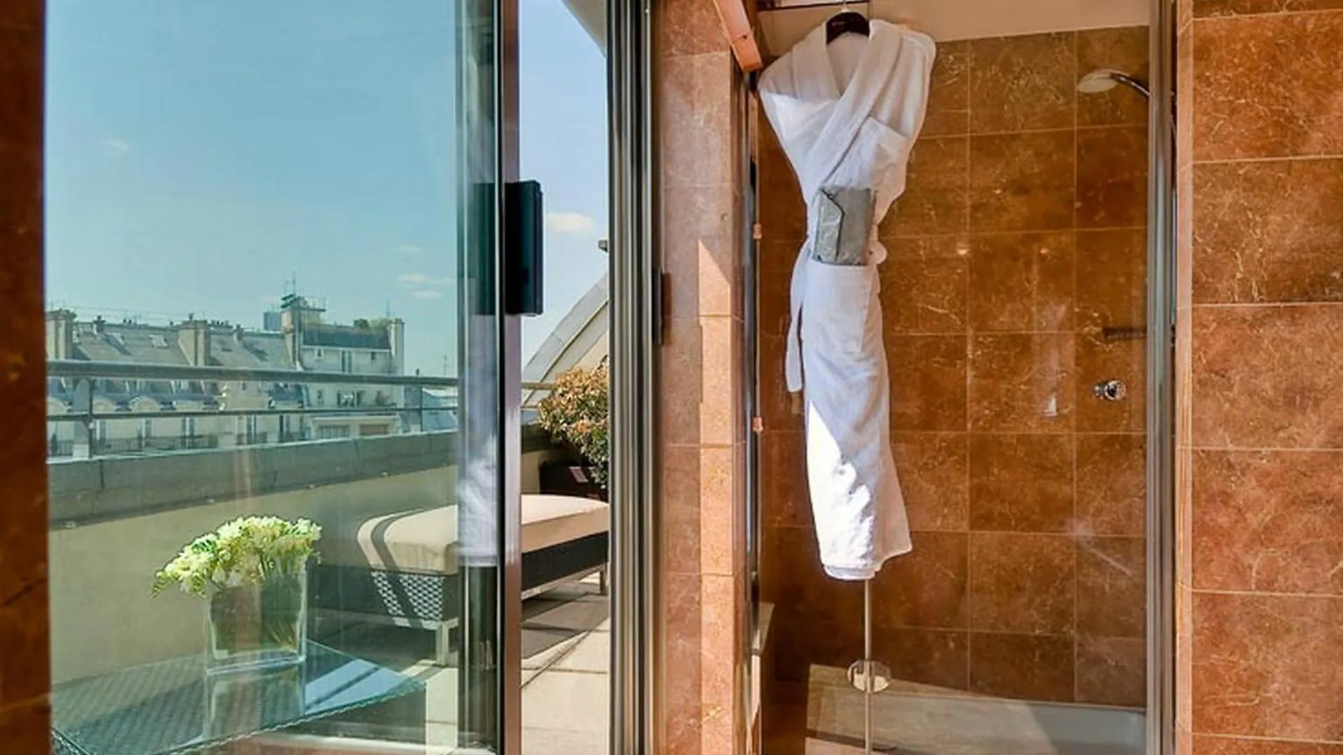 ****  Ampere Otel Paris Fransa