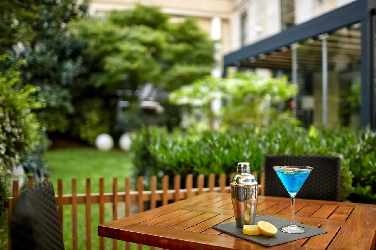 Ampere Hotel Paris
